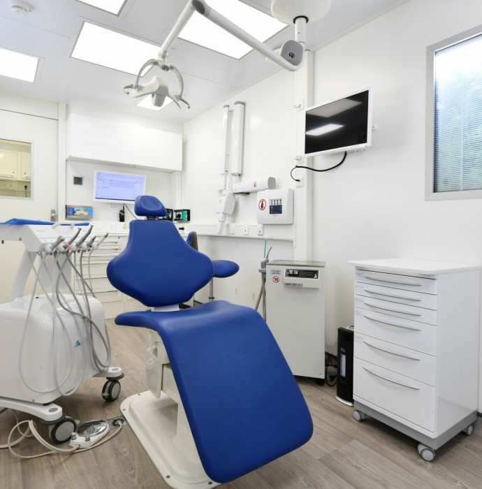 A fully-fledged mobile dental practice